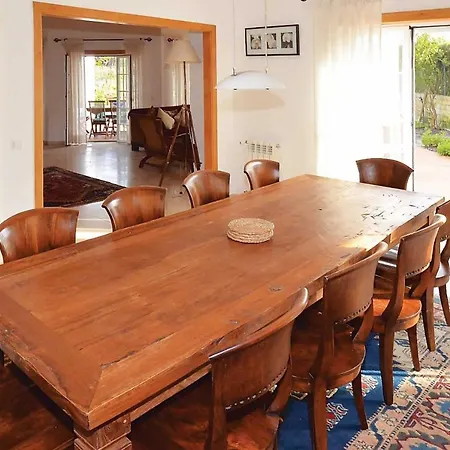 Ferrel Sleeps 8 Wifi Villa