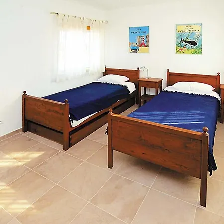 Ferrel Sleeps 8 Wifi Villa